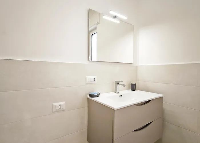 Estelle Penzion Bari